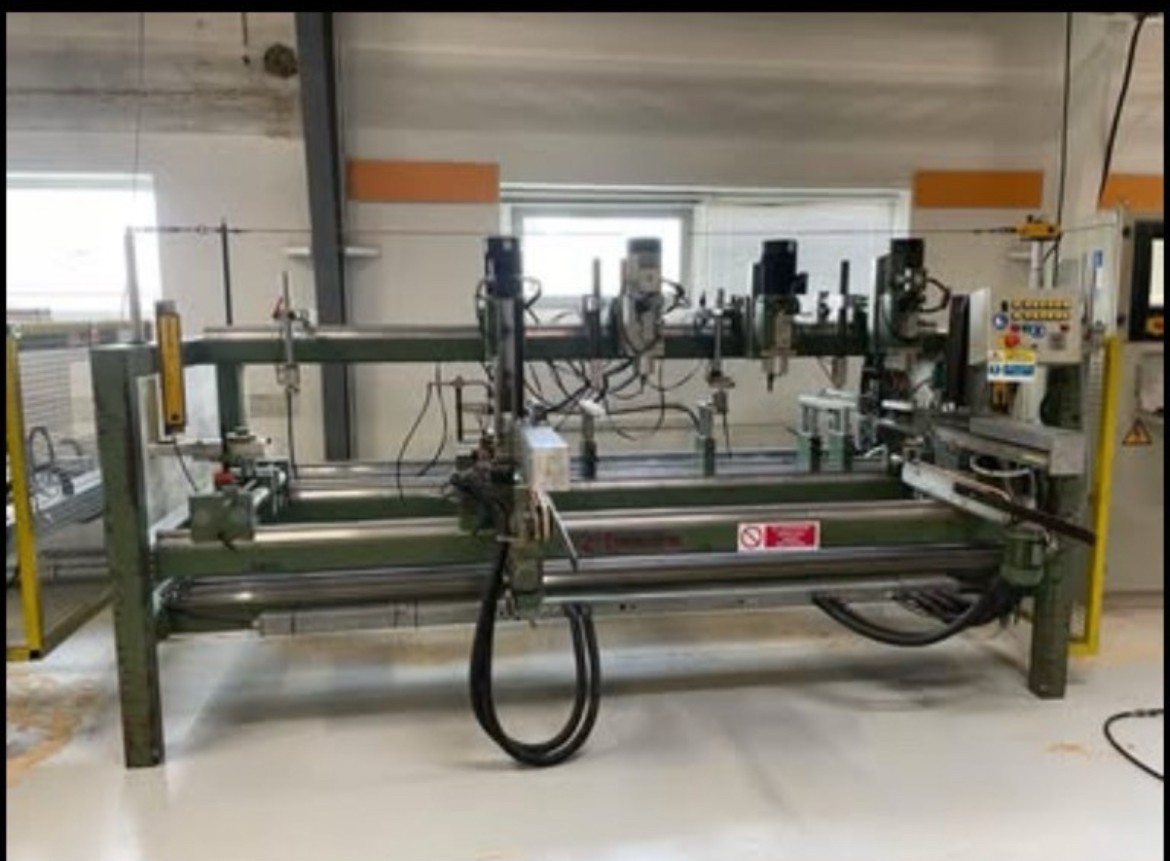 Danlist BA 3200 dyvelboremaskine med magasin